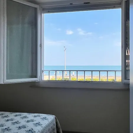 Konukevi Aurea Frontemare 3*