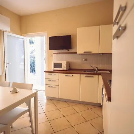 Aurea Frontemare Konukevi 3*